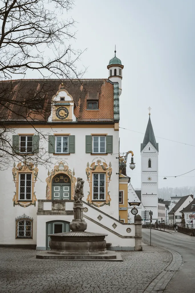 Hochzeitsfotos Rathaus Fürstenfeldbruck Hochzeitsfotografie am Standesamt Fürstenfeldbruck: Das historische Rathaus als stilvolle Kulisse für die Trauung.