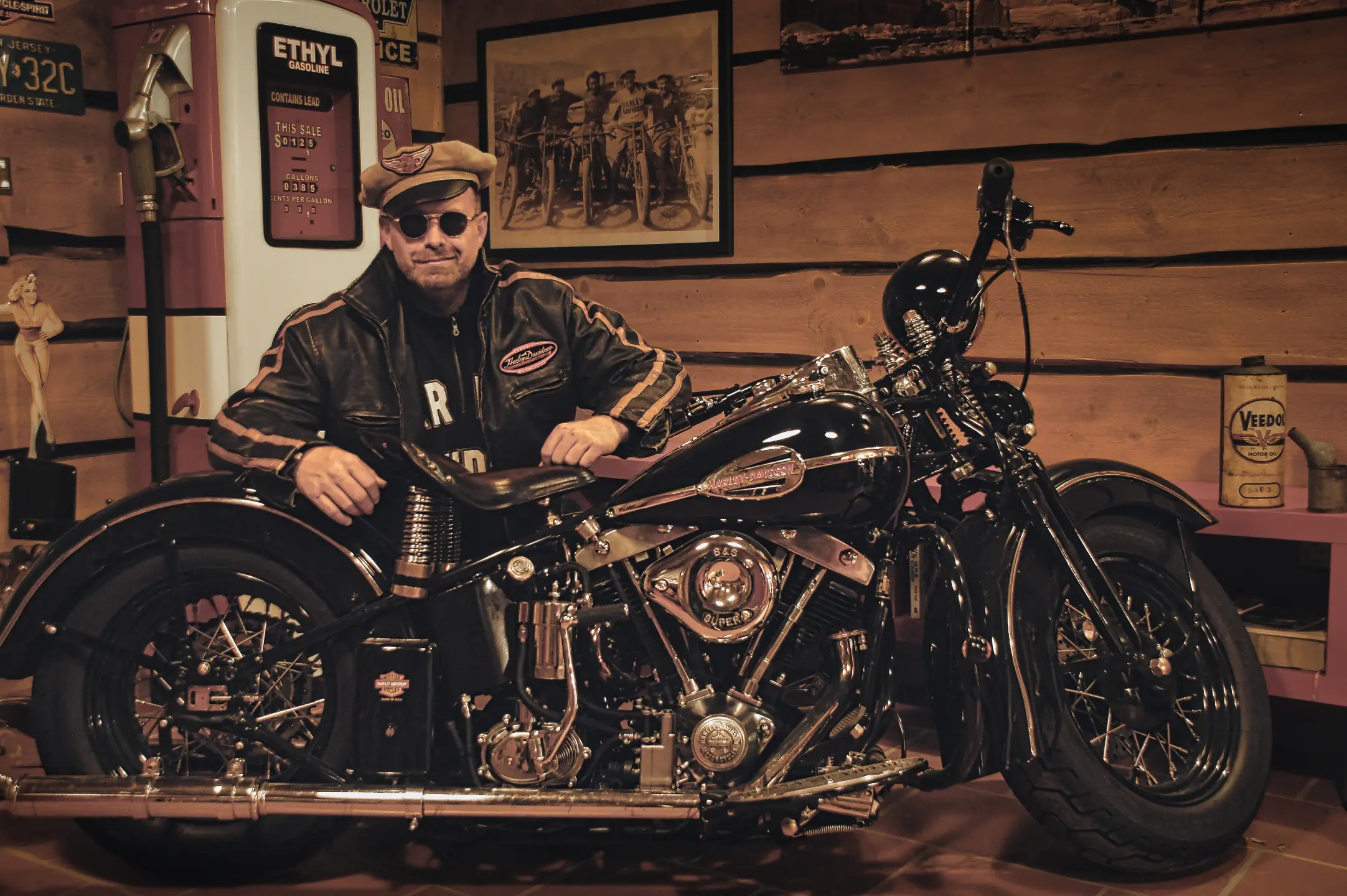 Portrait Fotografie mit einer alten Harley-Davidson